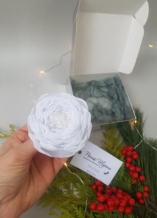 Резинка для волосся біла квітка троянда - 7 см