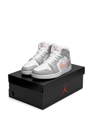 Зимові жіночі кросівки nike air jordan 1 retro