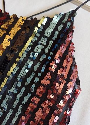 Платье мини прямого кроя с разноцветными пайетками и переплётом на спине3 фото
