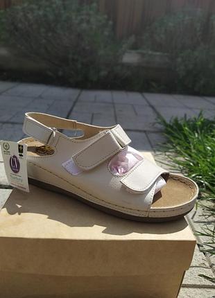 Женские босоножки