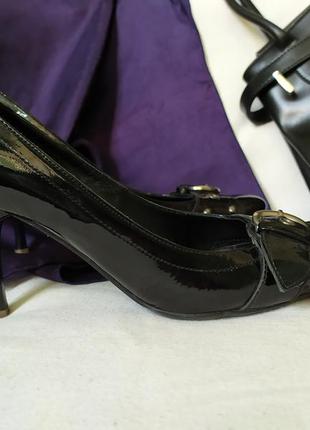 Кожаные классические лаковые туфли с пряжкой, каблук-рюмочка, pier lucci2 фото