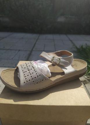 Женские босоножки