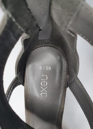 Красивые женские босоножки серого цвета на высоком каблуке next некст3 фото