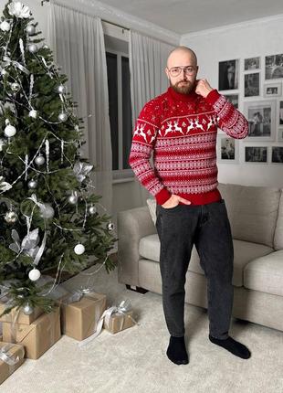 Мужской новогодний красный свитер с оленями с воротами купить подарок на новый год4 фото