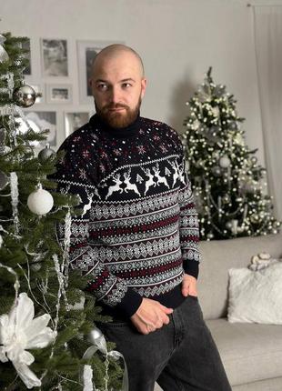 Мужской новогодний черный свитер с оленями с воротами купить подарок на новый год