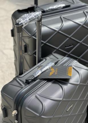 Якісна валіза ,польша ,противоударний пластик ,усі розміри ,кодовий замок ,wings5 фото
