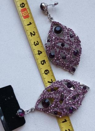 Розкішні крупні вечірні сережки шандельєри з кристалами лілово-рожеві4 фото