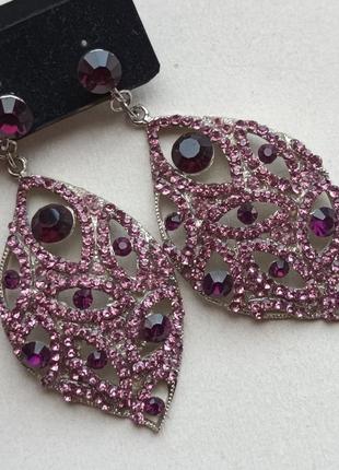Розкішні крупні вечірні сережки шандельєри з кристалами лілово-рожеві2 фото