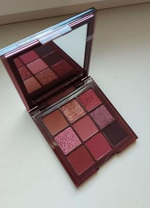 Палетка теней huda beauty Marvel nude