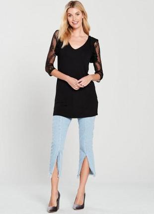 Чорна подовжена футболка від by very