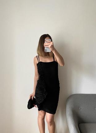 Вечернее черное платье из гофрированной ткани4 фото