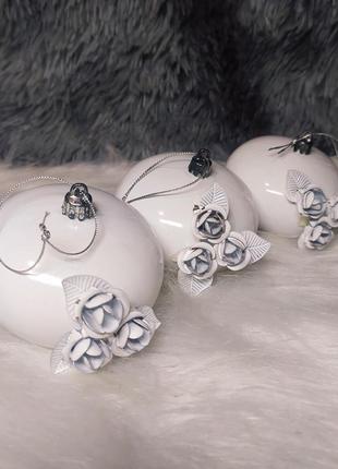 Кульки прикраси на ялинку з декором білі квіти7 фото