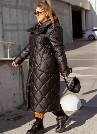 Женская теплая длинная стеганая куртка на косой молнии большие размеры 48-70