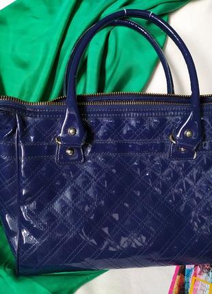Яркая синяя лаковая стеганая сумка mango с брелоками, стиль chanel moschino2 фото