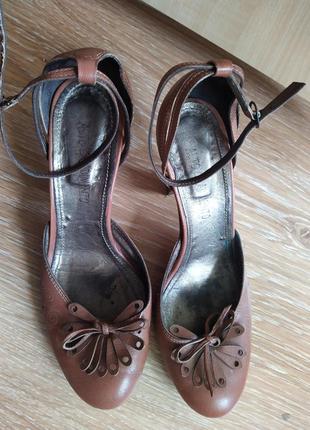 Шкіряні бразильські босоніжки