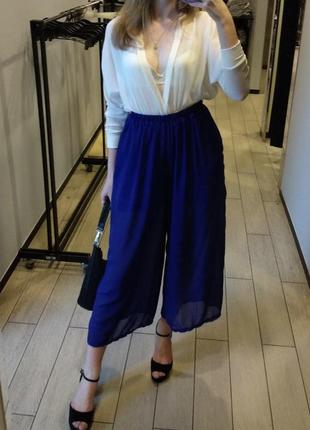 Белый полупрозрачный боди boohoo с глубоким декольте