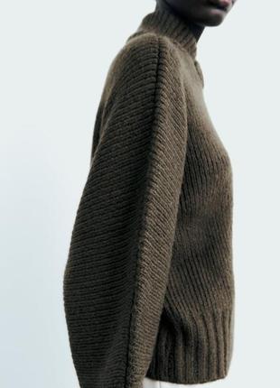 Трикотажный свитер со швом3 фото