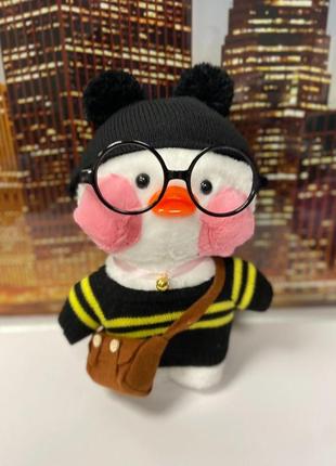 М'яка іграшка плюшева качка лалафанфан duck lalafanfan cafe mimi в одязі та окулярах у чорних окулярах3 фото