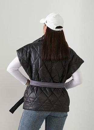 Женская утепленная жилетка черная vizavi стильная зимняя безрукавка3 фото