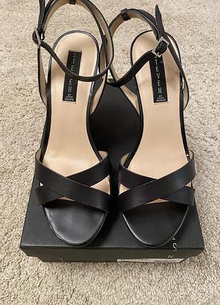 Шкіряні босоніжки steve madden