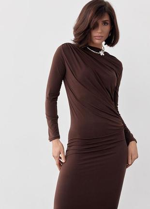 Платье женское вечернее макси с драпировкой коричневое3 фото