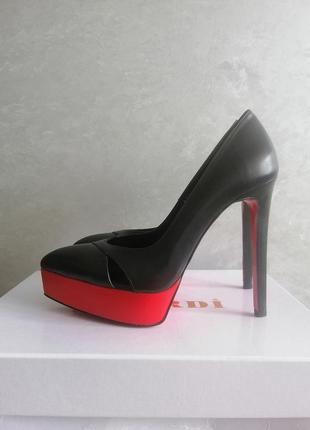 Чёрные туфли с красной подошвой minardi8 фото