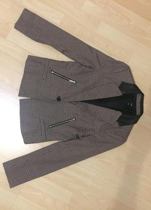 Пиджак с кожаным воротником и карманами на молнии5 фото