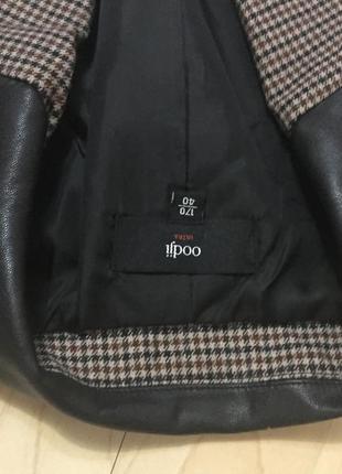 Пиджак с кожаным воротником и карманами на молнии4 фото