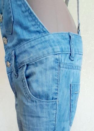 Стильный джинсовый комбинезон на подтяжках6 фото