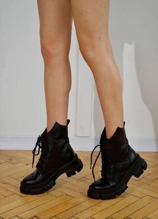 В наявності шкіряні нові черевики берци броги