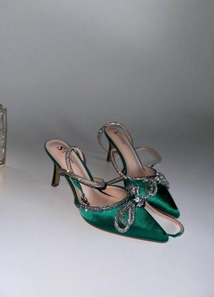 Женские туфли на каблуке с бантиком