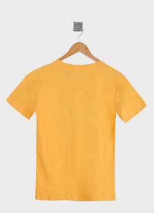 Стильная желтая футболка с рисунком принтом девушка5 фото