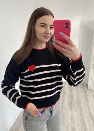 Женский свитер с сердечком