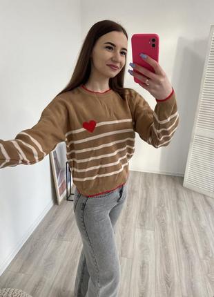 Жіночий светр з сердечком5 фото