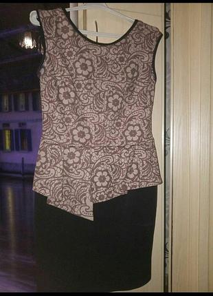 Платье с баской