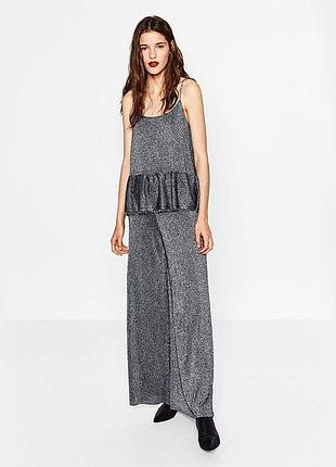 Блестящий серебристый топ на бретелях баской с металлической нитью zara