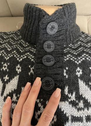 Теплий светр , сніжинки, розмір м3 фото
