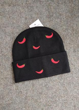 Шапка з вишитими перчиками 🌶