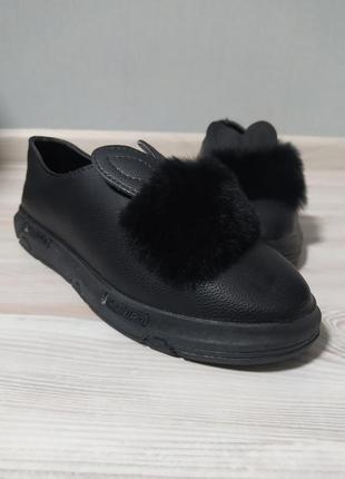 Нові круті чорні туфлі з вушками і хутром опушенням