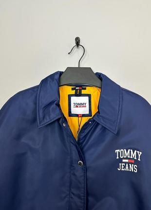 Tommy jeans утепленная куртка, из плотного нейлона, в винтажном стиле6 фото