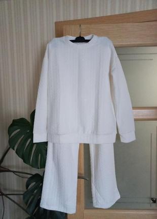 Дівчатка, костюм дуже гарний. новий, може бути на подарунок.