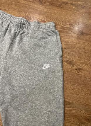 Спортивні штани сірі джогери nike на флісі базові розмір m3 фото