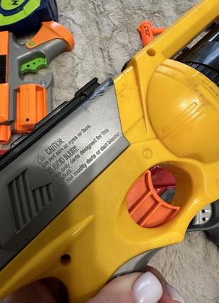 Три пістолета nerf оригінал інтерактивний меч світилься звук і складається в пістолет ціна за все3 фото