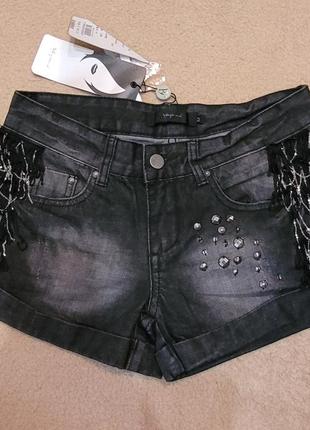 Женские джинсовые шорты с цепочками