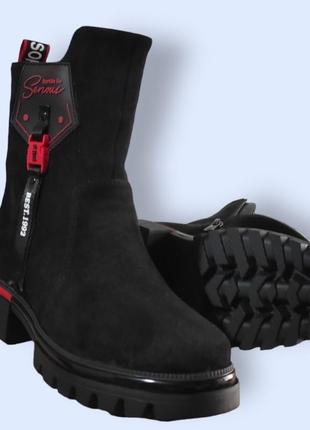 Зимние черные  ботинки для девочки замшевые эко на каблуке 33,34,371 фото
