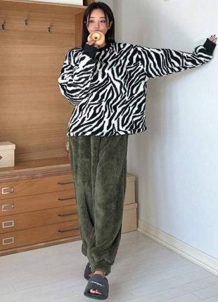 Тепла м'якенька піжама з принтом зебри3 фото