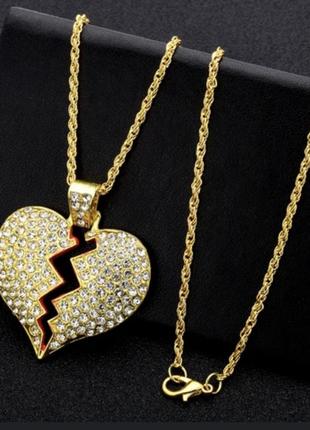 Цепочка в виде разбитого сердца с кристаллами