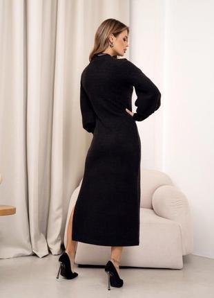 Черное платье с разрезом и длинными рукавами3 фото