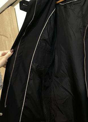 Жіноча чорна вітровка легка куртка peak performance7 фото