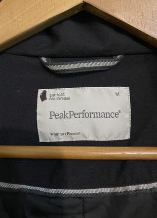 Жіноча чорна вітровка легка куртка peak performance9 фото